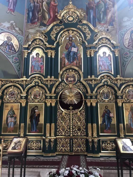 Иконостас храма